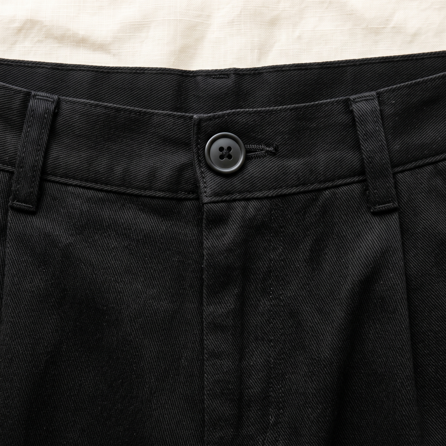 Windsor Pleated Shorts - fabric detail