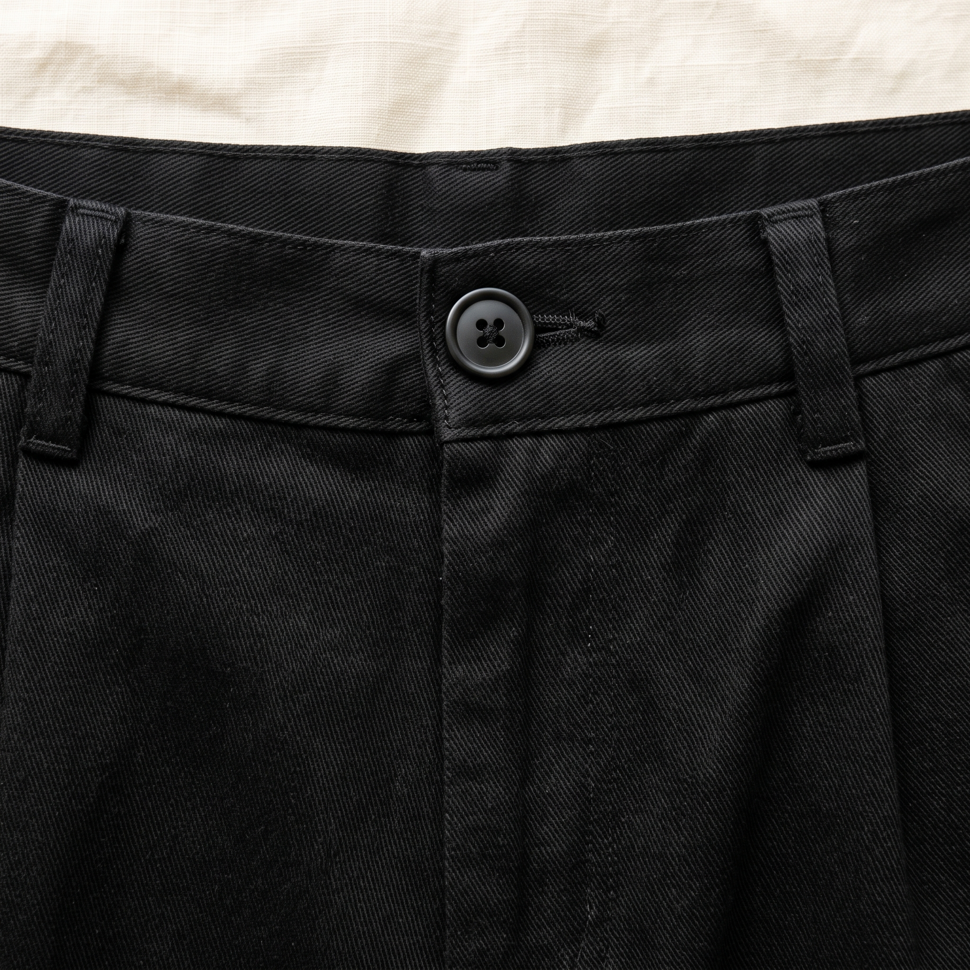 Windsor Pleated Shorts - fabric detail
